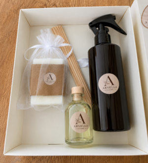 {2D23AA32-A277-45C3-AFD9-02C7D2E029A5} Kit Aromático para Hogar | Agua de Linos, Difusor de Varillas, Ambientador y Jabón Artesanal