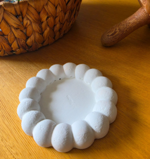 Joyero Artesanal Circular de Cemento Blanco | Organizador Decorativo Minimalista para Joyas